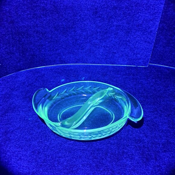 Fostoria Manganese Holly Pattern 8 1/4" Oval Two-Section Relish/Dip‎ Dish - Picture 2 of 5